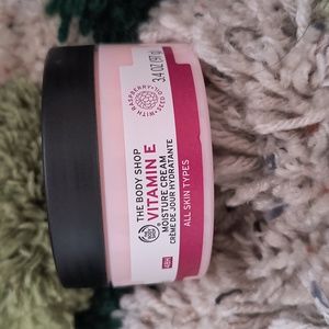 The Body Shop vitamin E moisture cream